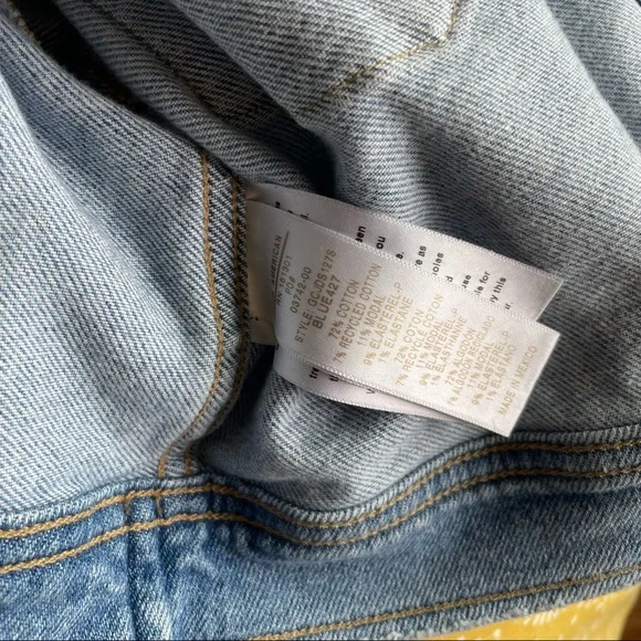 Good American Cropped Denim Jacket - Picture 10 of 11